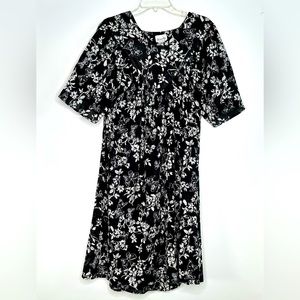 Sante’ Black White Floral Patio Dress 100% Crinkle Cotton V-neck‎ Pockets Sz M